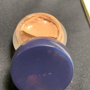 Avon face lifting foundation